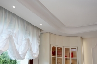 Plaster corner cornices with custom radius