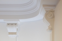 Plaster corner cornices with custom radius